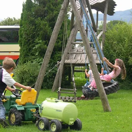 Baby- Und Kinderhof Aicherbauer *